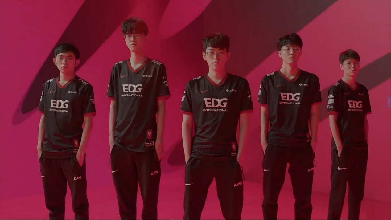 高级战争|EDG“最终杀招”即将亮相！赛前狂放烟雾弹，圣枪哥成为致胜关键