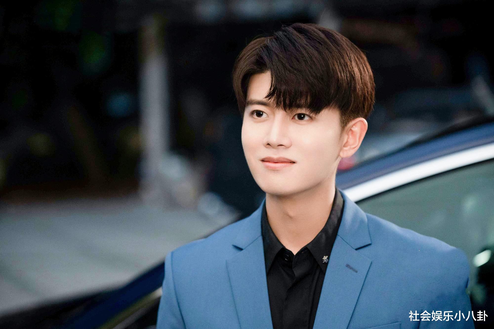 姚安娜|姚安娜新剧拍摄5天杀青！剧组合照稳站C位，造型一改往日华丽