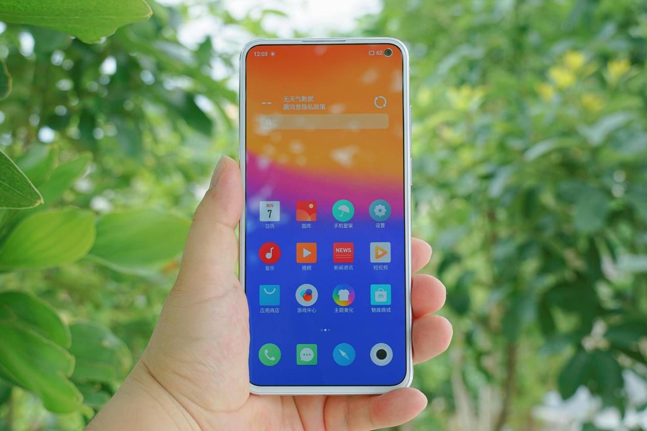 |如今手机都是黑色面板，为何白色面板的手机都消失了