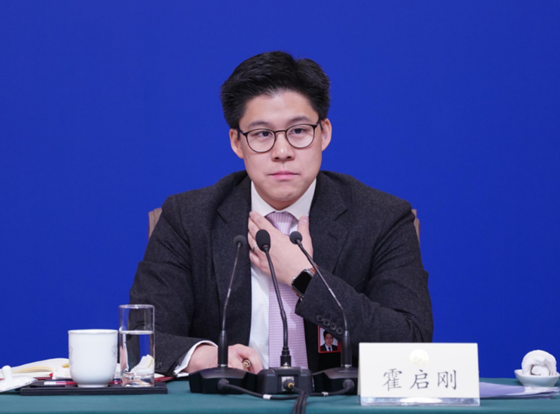 霍启刚|2006年，霍启刚和郭晶晶刚订婚被曝“偷吃”，郭晶晶：没关系