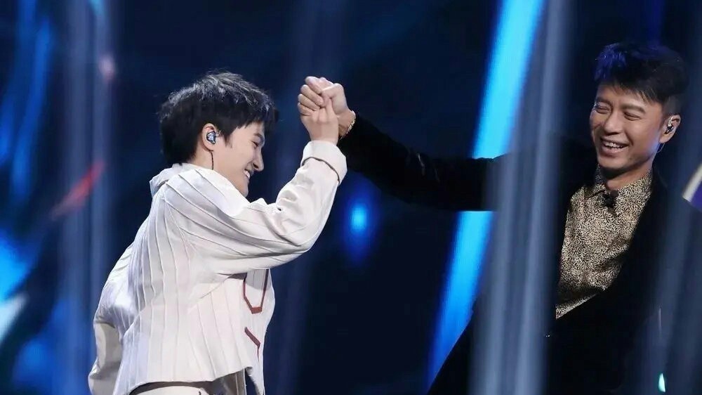 周深|周深坐拥7首冠军歌曲，天籁般的嗓音，入耳入心，让人越听越上瘾