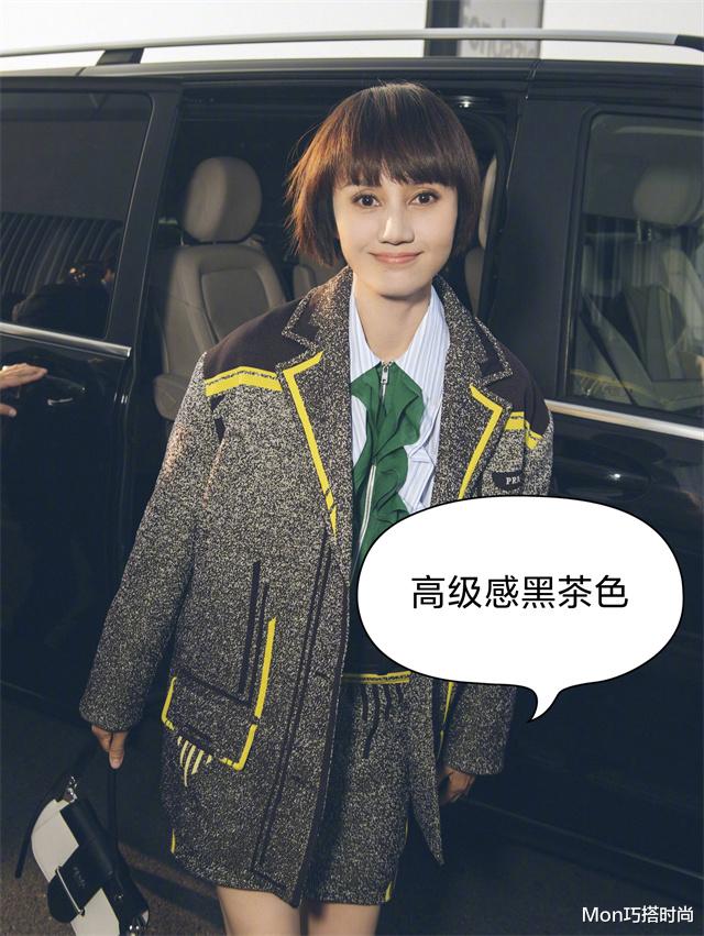 烫发 40岁女人烫发误区：羊毛卷显发量，发色越艳越显年轻！快看你是吗