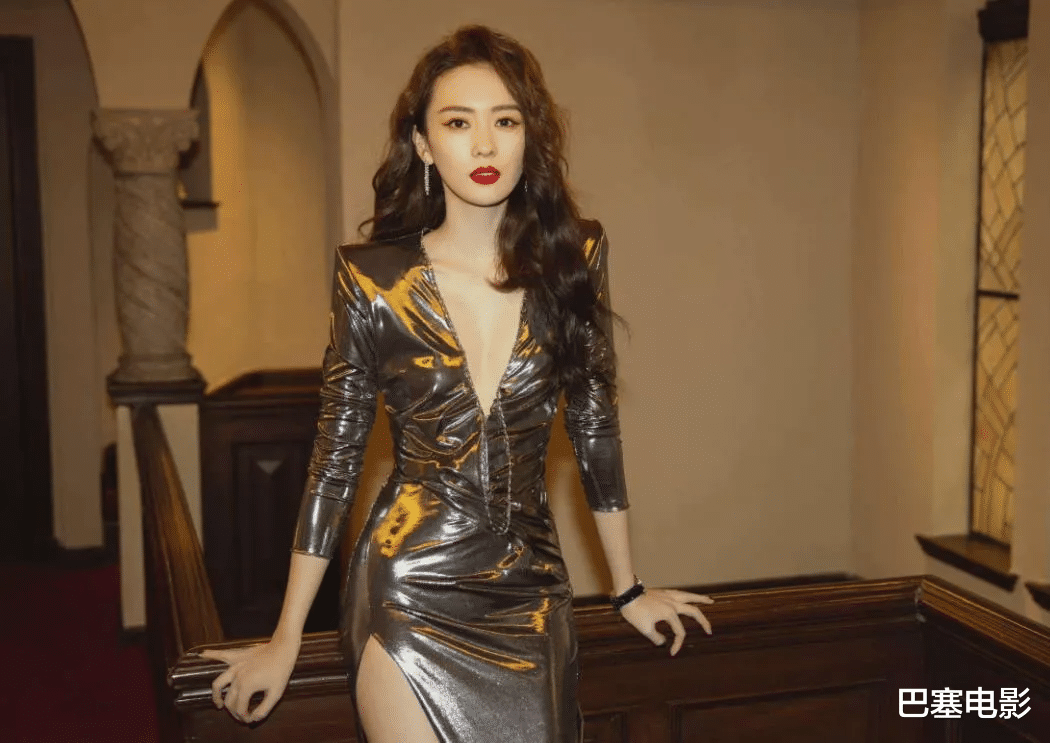 童瑶|2021惊艳红毯：童瑶“惹火”，杨幂、刘雯鲨疯了，鞠婧祎美得意外