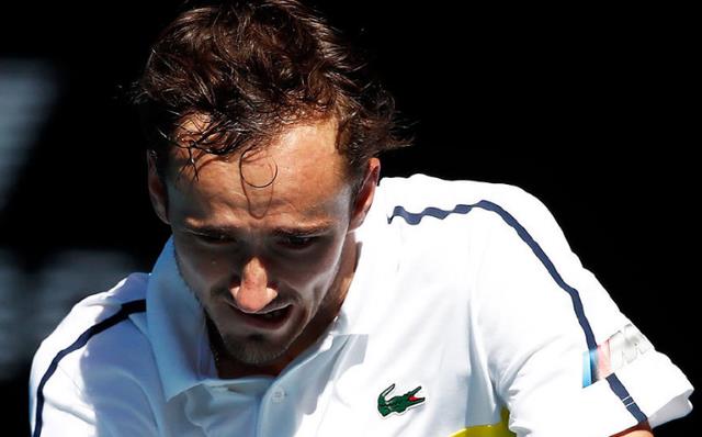 澳网|疯狂跨年19连胜！梅德韦杰夫3-0首进澳网4强创4里程碑静候纳达尔