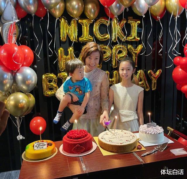 张怡宁|40岁张怡宁庆生！儿女长得全像妈，60岁富豪老公贴心备4个蛋糕