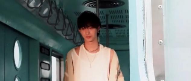 伊能静|伊能静儿子首度回应争议！一改往日浓妆女装造型，日常扮相太酷帅