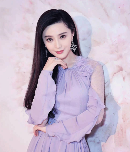 李冰冰|同样是取名“冰冰”，前三位明星大红大紫，唯独这个像凑数