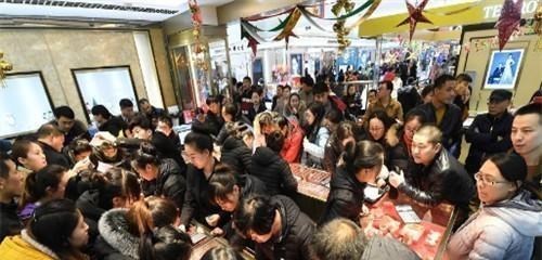 周大福 为何那么多珠宝店姓周？周大福、周六福、周大生，哪个才是正品？