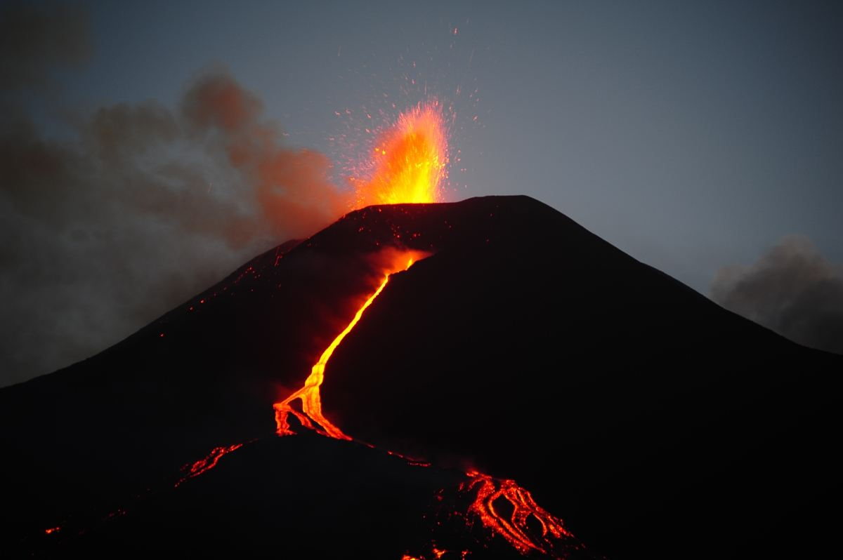 探索已知最大的火山