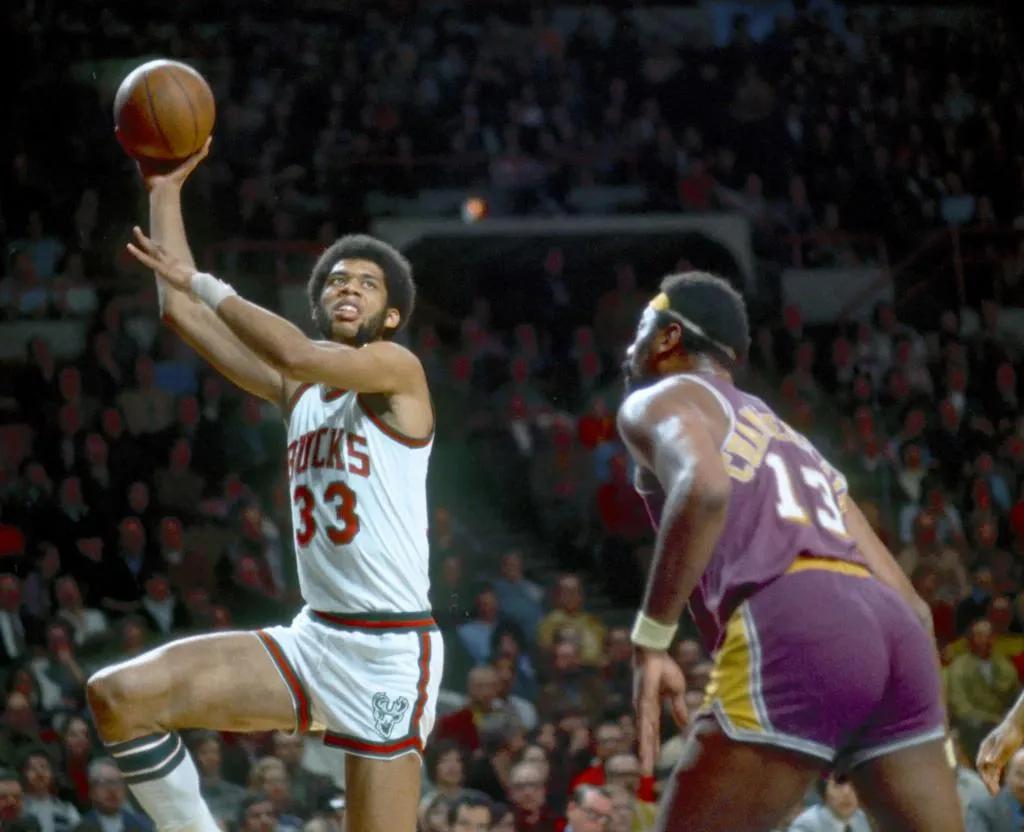 張伯倫|美媒列出了聯(lián)盟歷史上50個(gè)單月場(chǎng)均得分最高的完整列表，現(xiàn)役三人