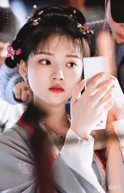 肖战|《玉骨遥》官宣，肖战素衣薄纱仙气足，看到女主大家都愣住了