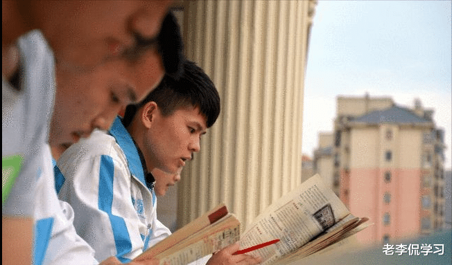 老李侃学习|云南男孩高考713分被清华录取，却失声痛哭，看到手后众人泪奔