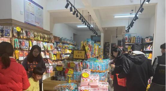 人才市场|“刺死辱母者”于欢出狱一年：拒绝签约直播带货，凑钱开零食店