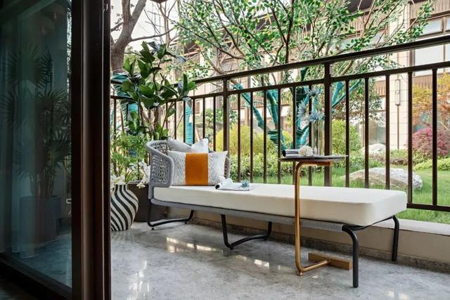 115㎡现代轻奢,配色稳重优雅,材质华丽高级,风格很独特