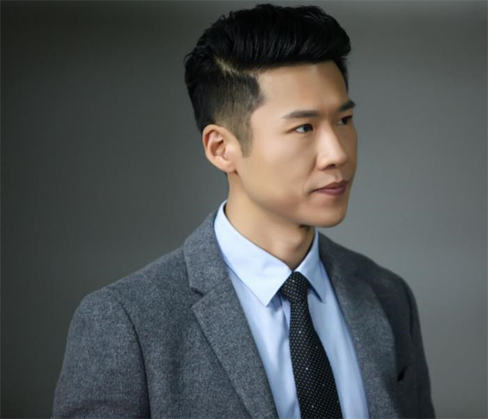 王骁|不整容，不“拼妈”，不炒作，这个星二代演了15年配角，终于火了