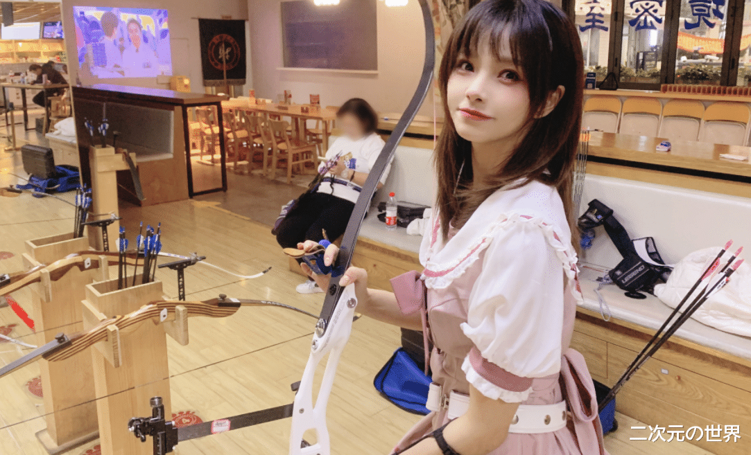 |谢安然又在运动圈火了！喜提射箭冠军却被吐槽：穿成这样能不赢吗