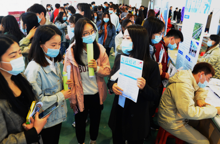 高校|“大厂”年终奖被爆，应届生难以置信，网友直言学习成绩限制了我