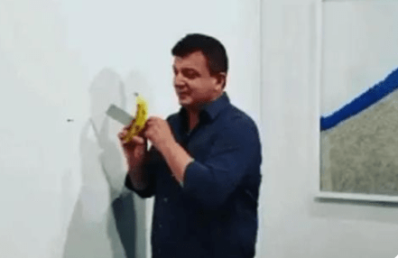  一根香蕉被拍卖85万！展览那天却被游客一口吃掉，后来呢？