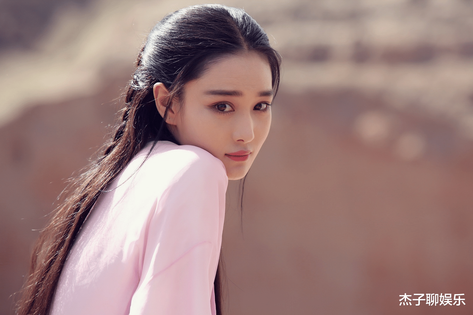 张馨予|张馨予睡觉爱卷被子，提议各睡各的，何捷：两口子就要一“被”子