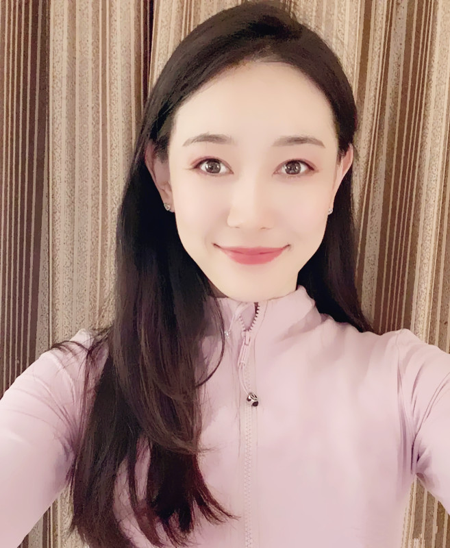 全球时尚号|孙一文不愧是颜值担当，左手舞剑屡获冠军，打扮起来如邻家姐姐