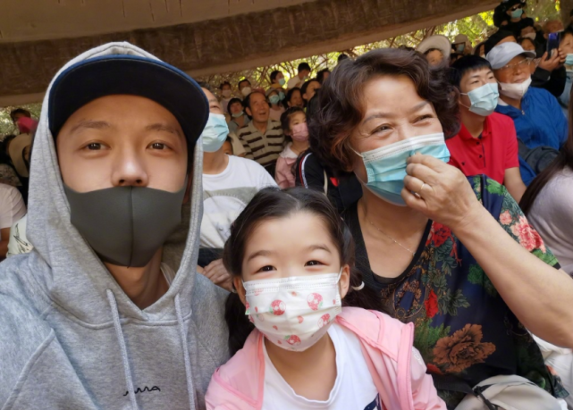 游乐园|王栎鑫回应与吴雅婷离婚争议：共同抚养儿女，称呼前妻室友是爱称