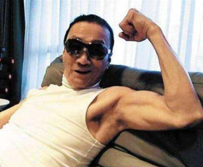 十万个家居为什么|谢贤晒出自己在香港的家，平时还自己动手做饭，哪像已经84岁的人