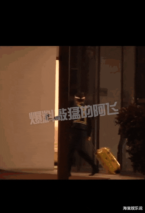 郑爽|郑爽1月20日深夜回家，全程神色慌张，灰头土脸一路小跑太狼狈