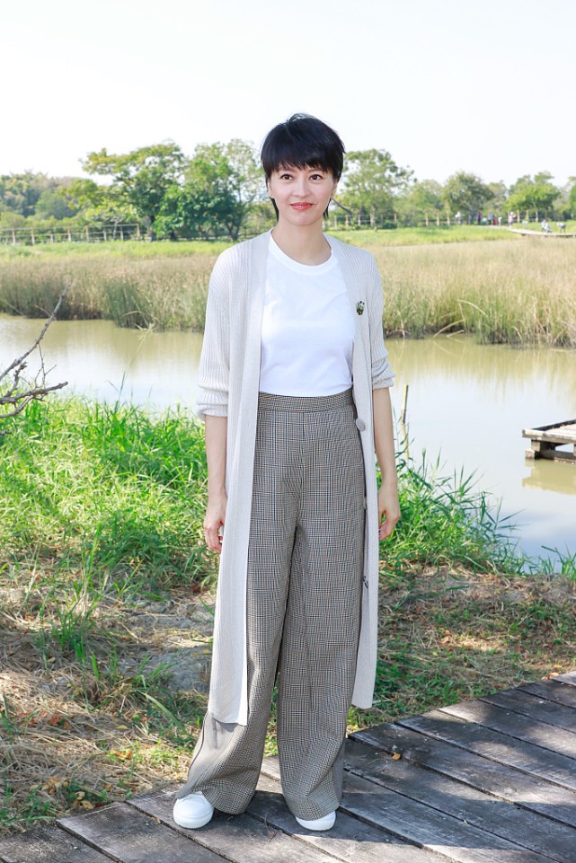 面条|发型决定年龄，短发的梁咏琪至少比真实年纪小10岁，不像奔5的样