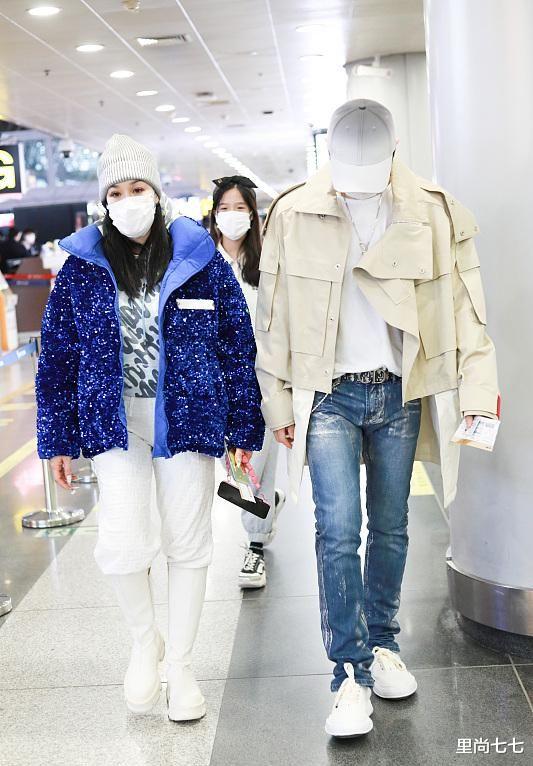 钟丽缇|钟丽缇一家久违合体，13岁次女穿国货身高超1米7，幼女首烫芭比卷