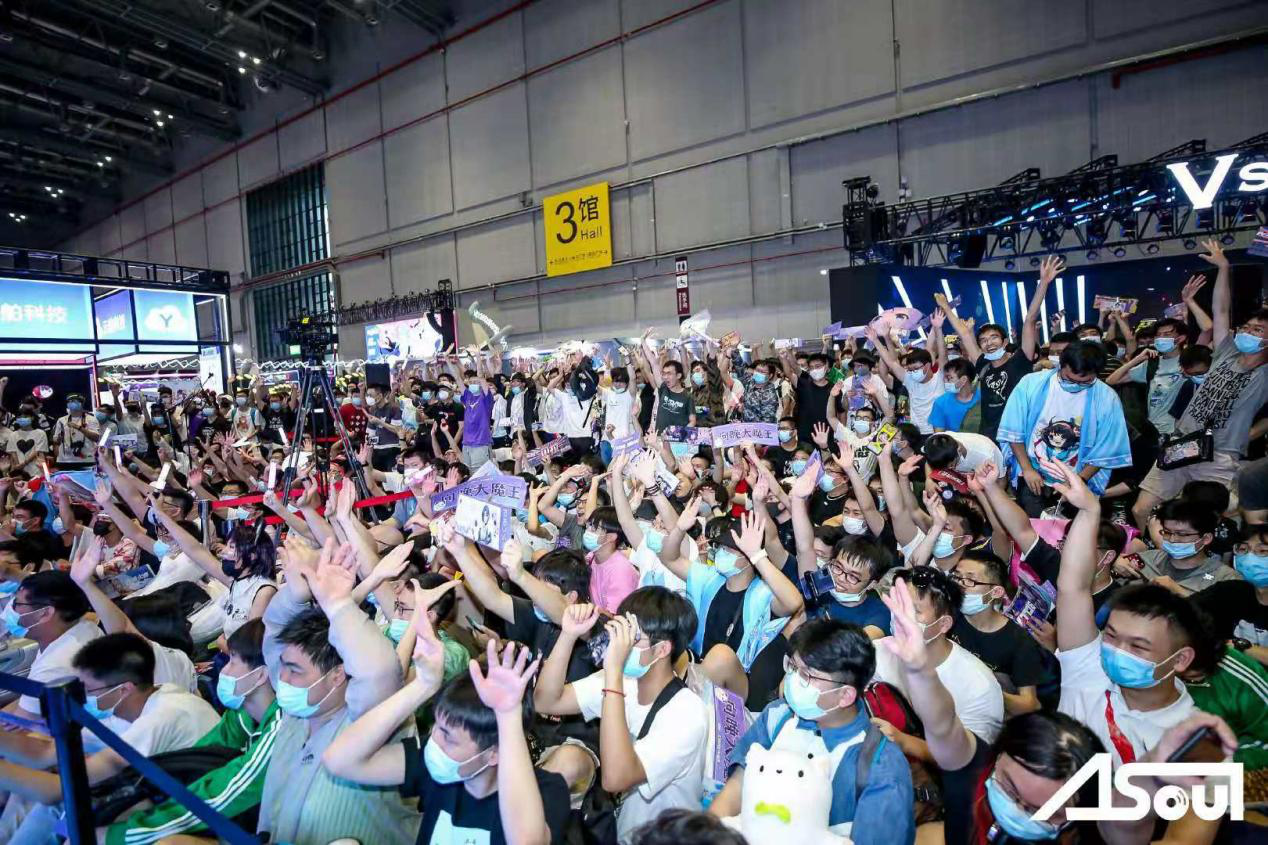 顶楼3|乐华“顶流老板”杜华后台亲自庆生,虚拟女团A-SOUL亲闺女实锤!