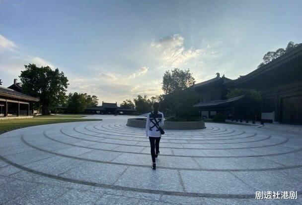 黄心颖|复出心不死？ViuTV主持人晒与黄心颖合照，网民猜测其借机铺路复出