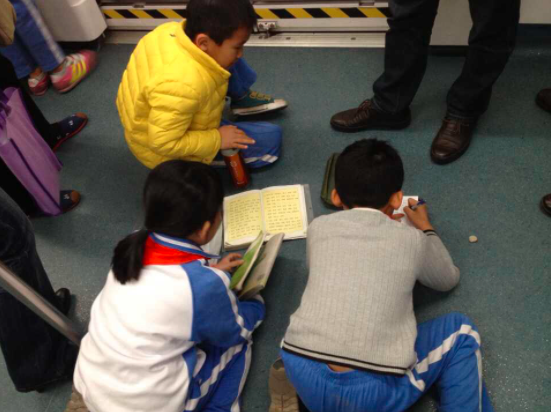 萱爸育儿经|现在的孩子有多累?6张图呈现“残酷童年”,父母看后直言正常