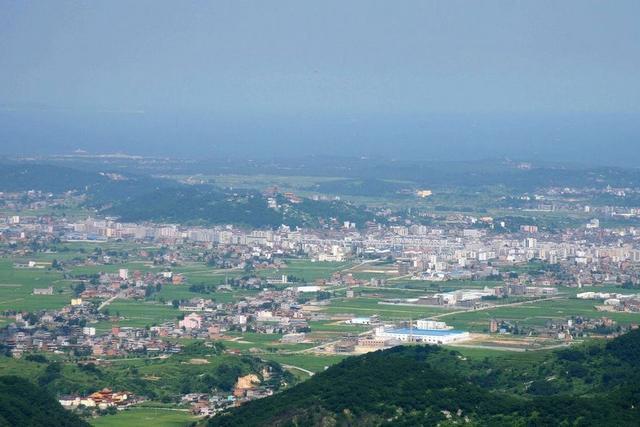 热播好剧 福建的“千年名镇”，拥有过亿企业千余家，还有一“国际”机场