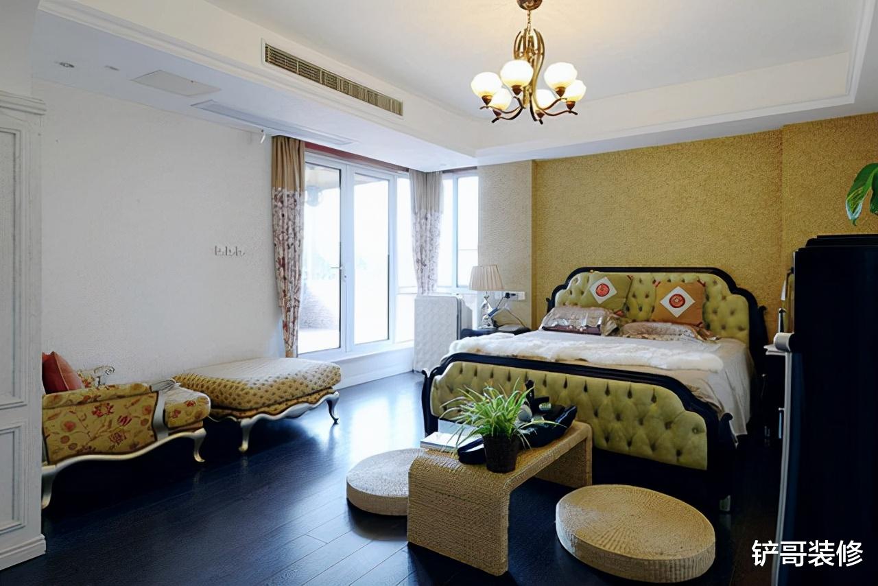 美式别墅的独特韵味，客厅没有电视也很美，复古和浪漫并存?