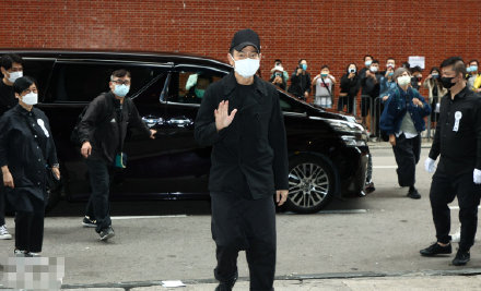 吴孟达|吴孟达遗体正式火化！妻儿陪同走完最后一程，骨灰带回大马安葬