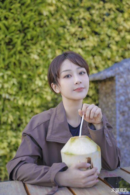 杨紫|杨紫武打戏被掐脖“窒息到腿软”！狠推撞墙影片曝　被吓坏