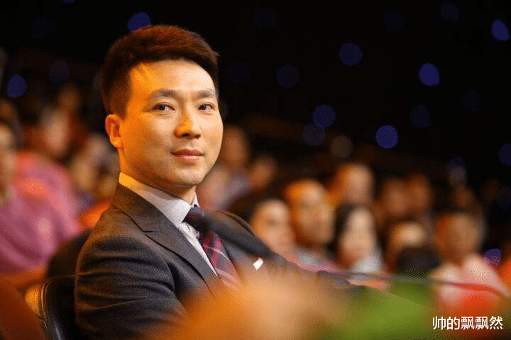 康辉|康辉：29岁娶小师妹刘雅洁，结婚21年没有孩子，风光背后有眼泪