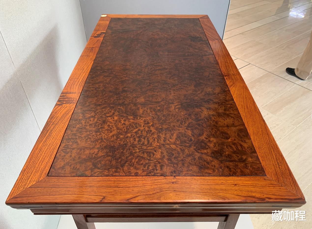 翡翠|夹头榫背面穿木销，黄花梨瘿木面案149万成交