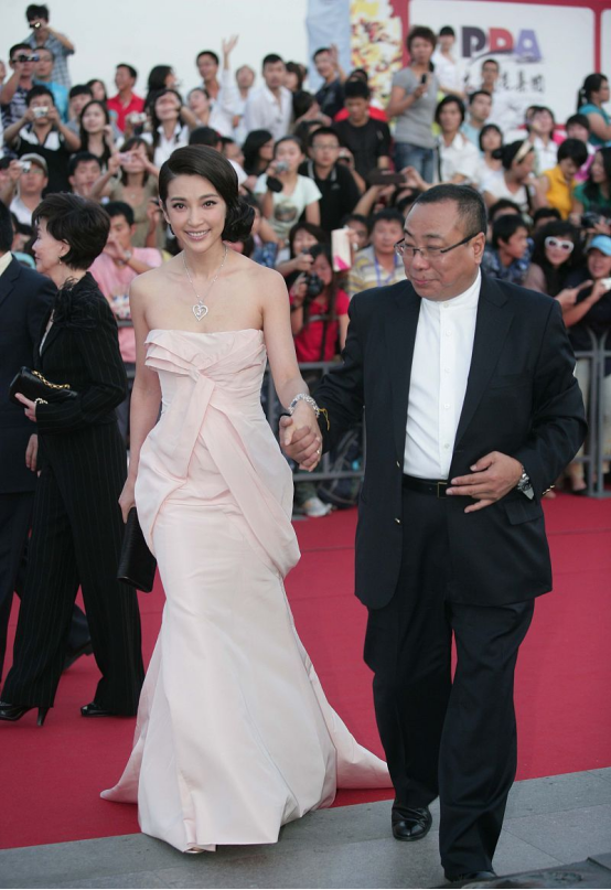 BiuFashion|邓文迪李冰冰同样走出国门，与妮可基德曼同框，韵味却有很大差异