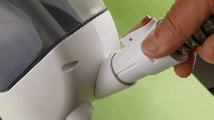 一喷二刷三抽四吸，仅用四步，UWANT布艺清洗机破解家居清洁难题