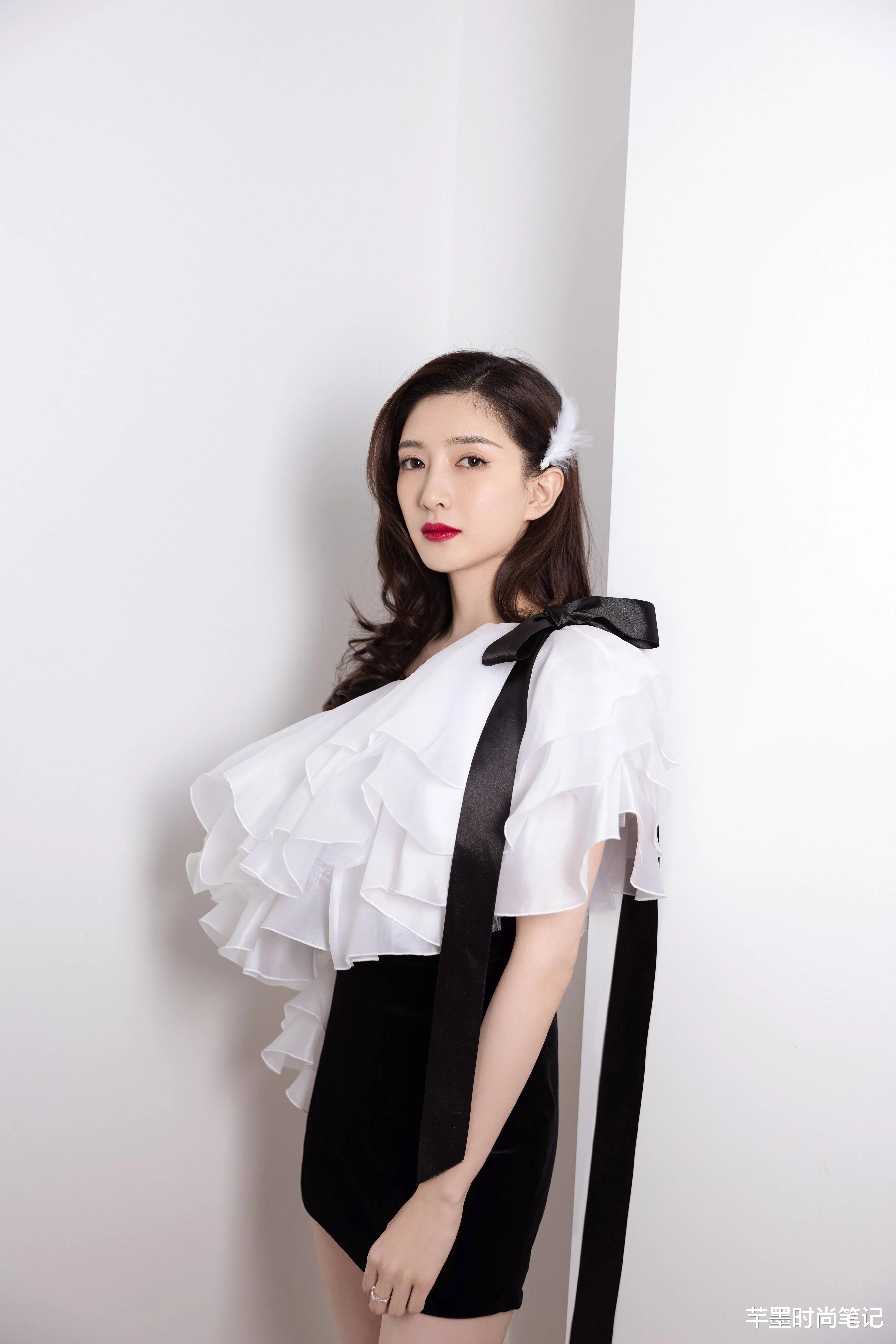 穿衣搭配|这才是“气质女神”，多套造型切换自如，真羡慕江疏影的衣品