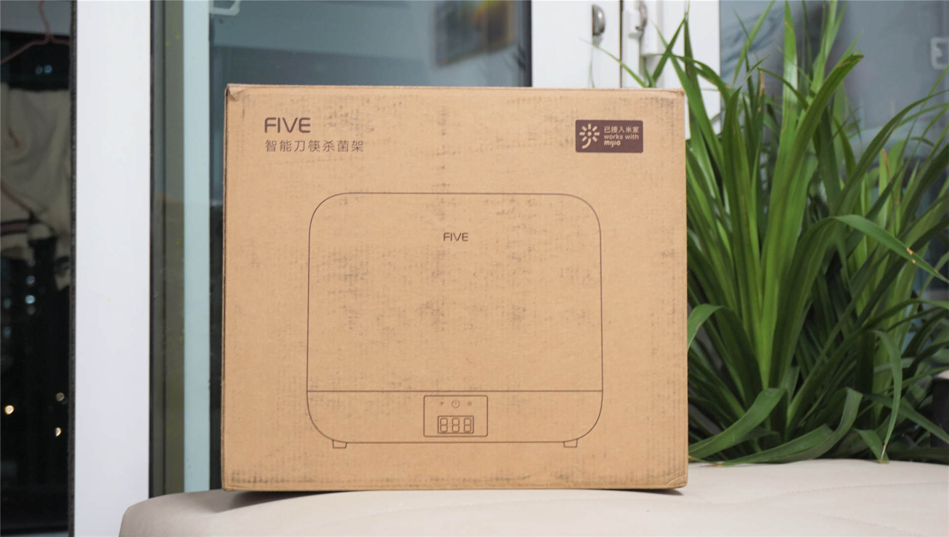 创投圈|小米生态再来造福厨房！米家APP控制的Five智能刀筷杀菌架实测