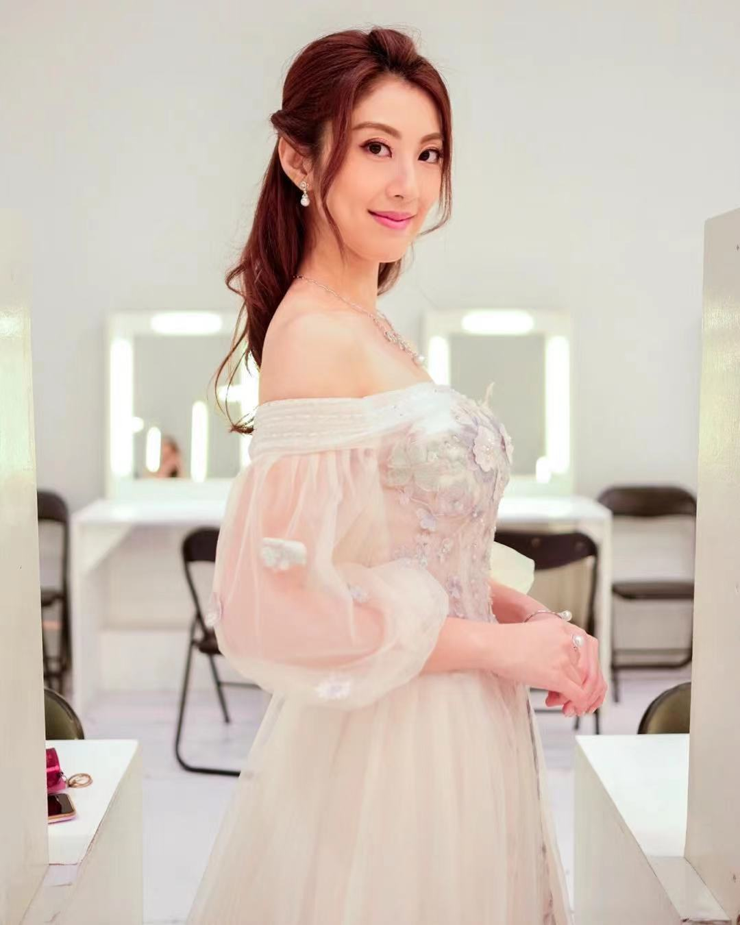 张梓琳|恭喜！33岁女星官宣结婚喜讯，示爱圈外男友，男方年长身材微胖