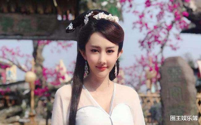 文梦洋|《丑女无敌》“小艾”出道13年大变样，面部僵硬似假娃娃