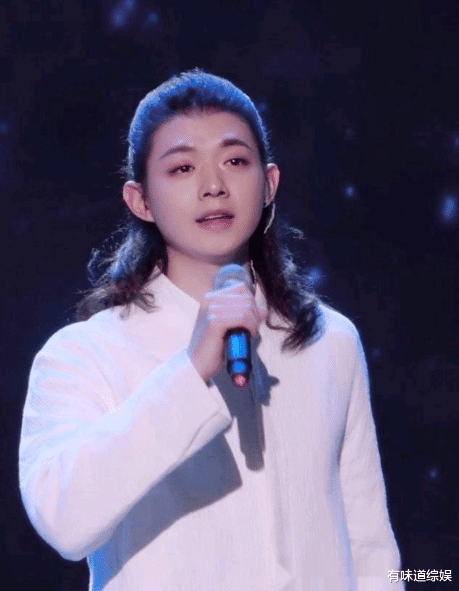 霍尊|有种“整容”叫霍尊，头发剪短后判若两人，网友：早这样早火了