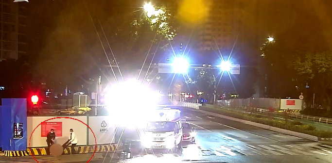 半岛晨报 为朋友聚会能多喝两杯 男子苦练酒量差点出事了