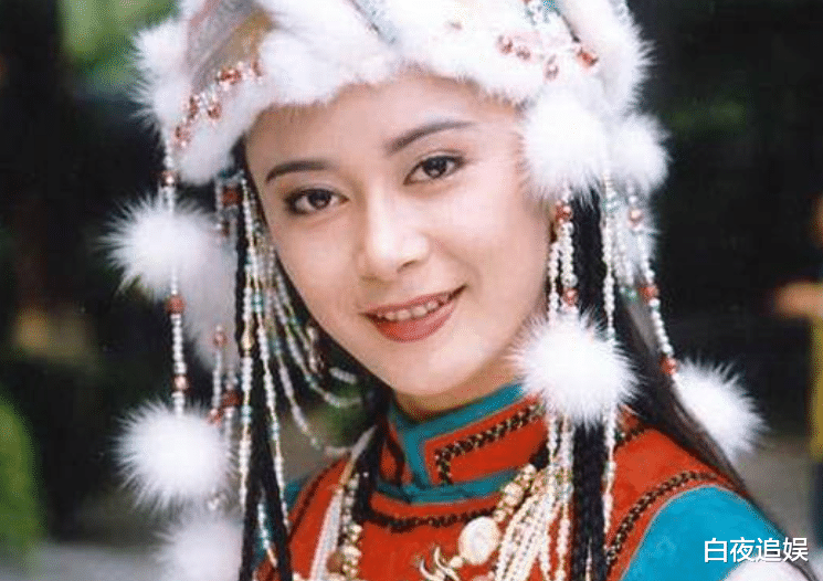 还珠格格|《还珠格格》开播23年，开机旧照流出，最左边的女演员颜值被热议