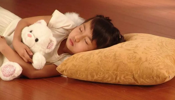 Hi家有小甜椒儿|晚睡的孩子，有多“费”妈？过来人：真能把妈妈熬老10岁啊