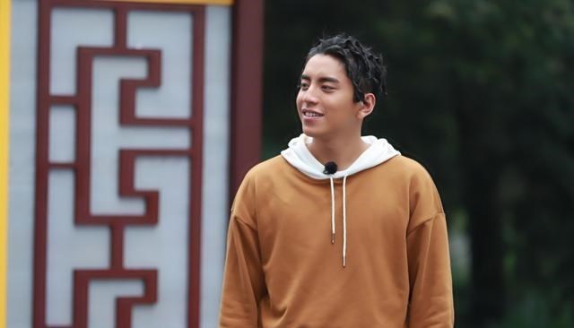 张一山|有些人丑着丑着就帅了！四位被公认丑帅的男星，张一山逆袭成男神