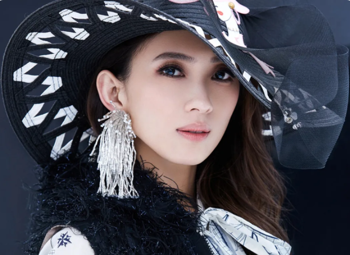 戴佩妮|戴佩妮43岁依旧年轻，性格感性很坚定，36岁果断下嫁穷小子